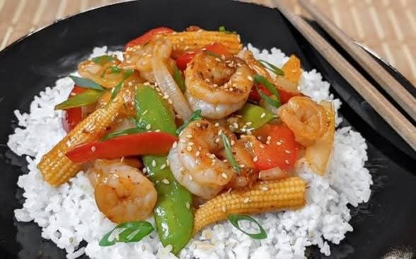 Crevettes sautées aux pousses de maïs