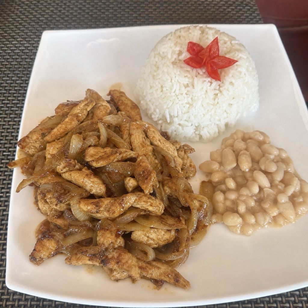 Émincé de poulet aux oignons